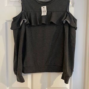 NWT grey sweatshirt. Size Medium.